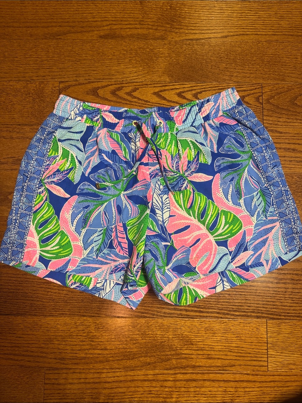 Small Lilly Pulitzer Tropical Leaf Print Linen Shorts